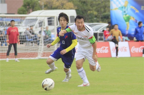 浩冠家具員工爭搶球