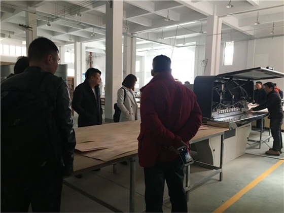 縫皮機.jpg 縫皮機.jpg