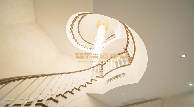 顓橋別墅實(shí)木弧形樓梯定制