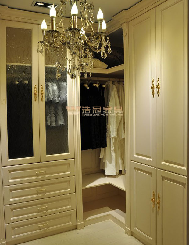 白色渾水衣帽間-浩冠整木家具定制 白色渾水衣帽間-浩冠整木家具定制