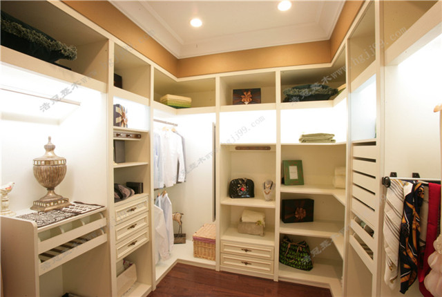 浩冠衣帽間 浩冠衣帽間