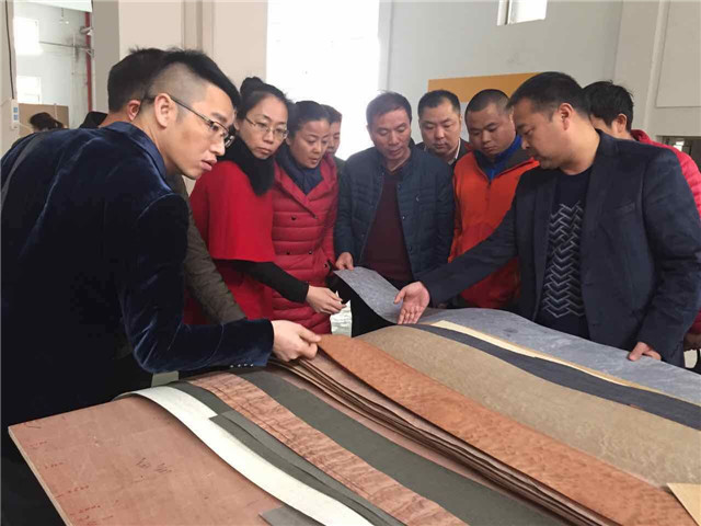 陳總介紹木皮.jpg 陳總介紹木皮.jpg