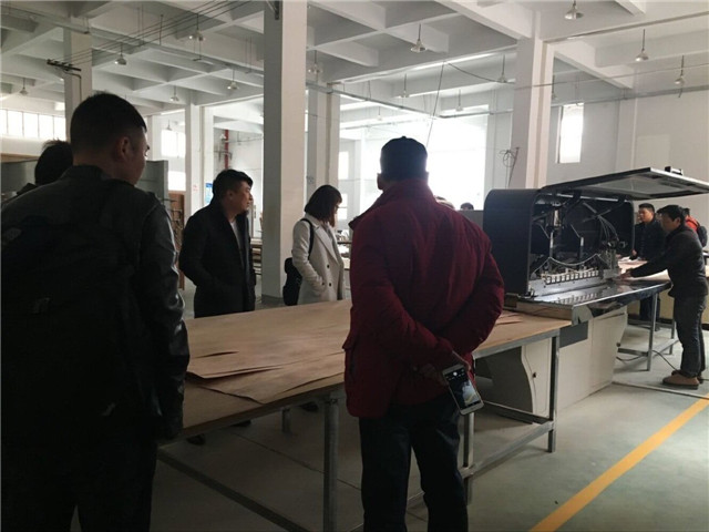 縫皮機.jpg 縫皮機.jpg