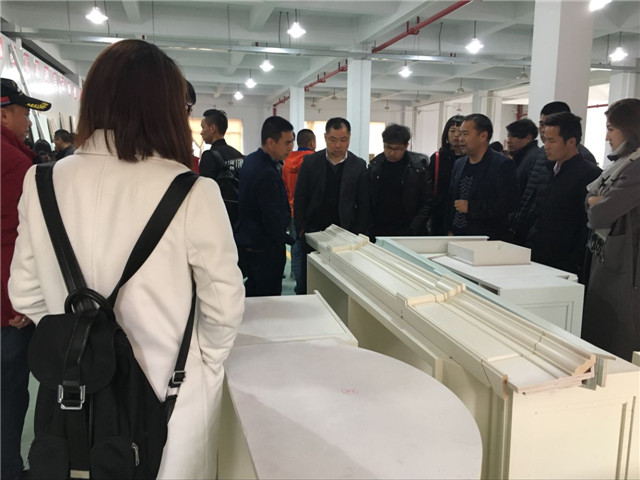 陳總介紹整裝工藝好處.jpg 陳總介紹整裝工藝好處.jpg