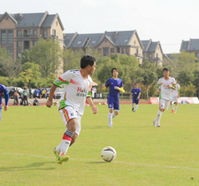 浩冠家具員工在綠茵場馳騁