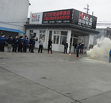 員工學習用滅火器-浩冠家具消防演習