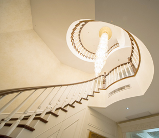 顓橋別墅弧形實(shí)木樓梯 顓橋別墅弧形實(shí)木樓梯